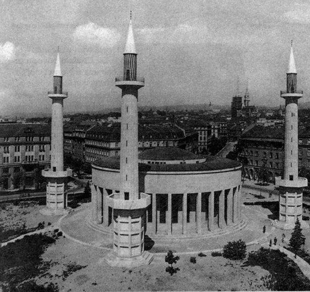 Meštrovićev Umjetnički paviljon u Zagrebu pretvoren u džamiju uporišta nove države. Kao Hrvati oni čine - naglašavano je - jedinstvo s ostalim Hrvatima i dijele njihovu sudbinu.