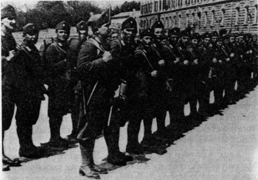Država 52 57 Ustaški emigranti u Pistoji uoči povratka u domovinu, travnja 1941. njem jadranskog pitanja koje za njega ne dolazi nepredviđeno, jer se njime zanosi već dugo godina.