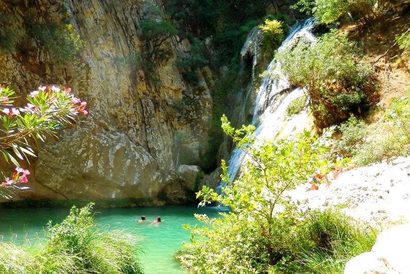 mountains where the small river forms small lakes with hazel water. The 25 meter waterfall and the green colors around make the scenery idyllic!