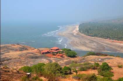 We would have lunch on the way and reach the temple town of Kunkeshwar at the end of the day. We would stay very close to the temple on the beach. Overnight stay in a guesthouse.