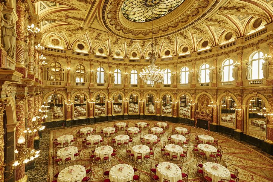 Officially opened on June 30, 1862, the Opera Ballroom rapidly became a thriving hub of artistic life, eye-witness to myriad moments of History, celebrations and festive occasions; such as in 1982