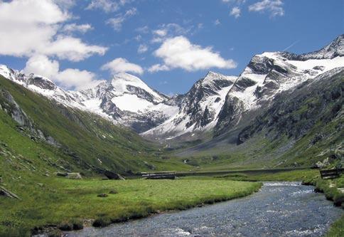 Snežni vihar sredi julija Nedokončani vzpon na Rötspitze in Bor Šumrada Rötspitze (italijansko ime je Pizzo Rosso) je z višino 3495 m ena najlepših gora na skrajnem zahodu Visokih Tur, v skupini