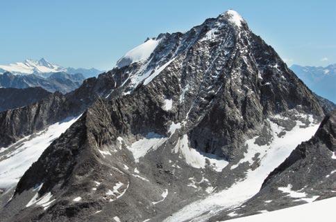 tema meseca Gore skupine Rieserferner Čudoviti vrhovi na zahodu Visokih Tur in Bor Šumrada Skupina Rieserferner je nekoliko manj znana gorska skupina v skrajno zahodnem delu Visokih Tur.