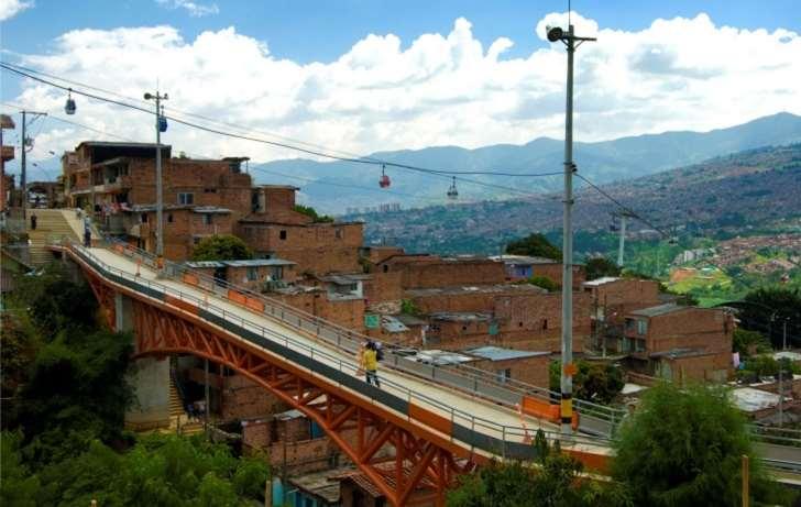El Mirador bridge, connecting two