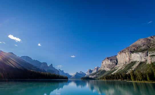 MALIGNE LAKE AND SPIRIT ISLAND BOAT CRUISE Visit the largest glacier-fed lake in the Canadian Rockies and take the 90 minute scenic boat cruise out to the beautiful Spirit Island!