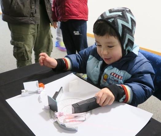 Luminescence consisted of a wide range of interactive demonstrations on concepts and technologies involving light and a series of public lectures by University Professors aimed at ages 12+ on what