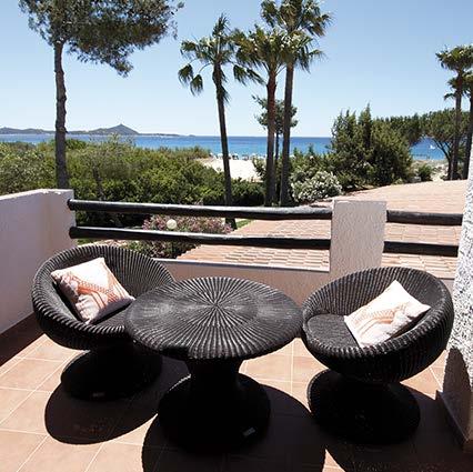 great sea view on the bay furnished with table, armchairs and 2 deck chairs.