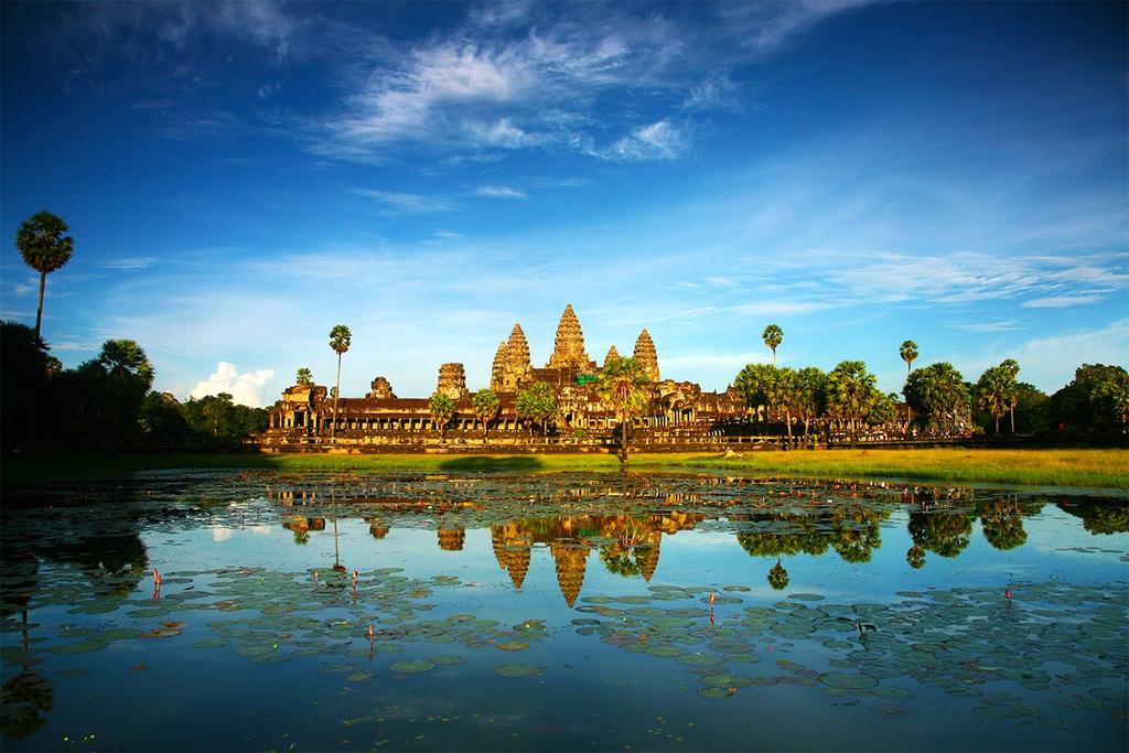 Day 9: Siem Reap (B) Today is the day many have been waiting for, Angkor Wat! We head off in the morning to visit the most famous of all the temples on the Angkor plain: Angkor Wat.