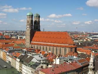 flavor of this historic site including the imposing medieval Neues Rathaus (New Town Hall) and Church of St. Peter.