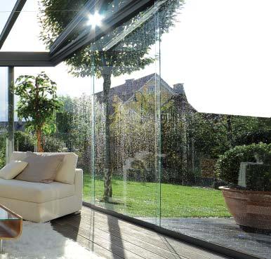 Ideally sheltered yet still in the midst of the outdoors: frameless glass fronts provide a