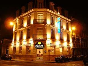 Hotel Porte Mars Category 3*** Address: 2 place de la République 51100 REIMS Single-Double-Twin: From 115 to 130 / night Breakfast: 12 Located in the heart of Reims, the Porte Mars Hotel is just a 3