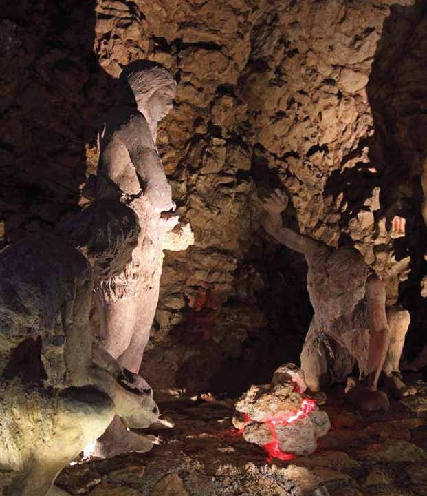 Пећина Рисовача је споменик природе прве категорије и природно добро од изузетног и културно добро од великог значаја.
