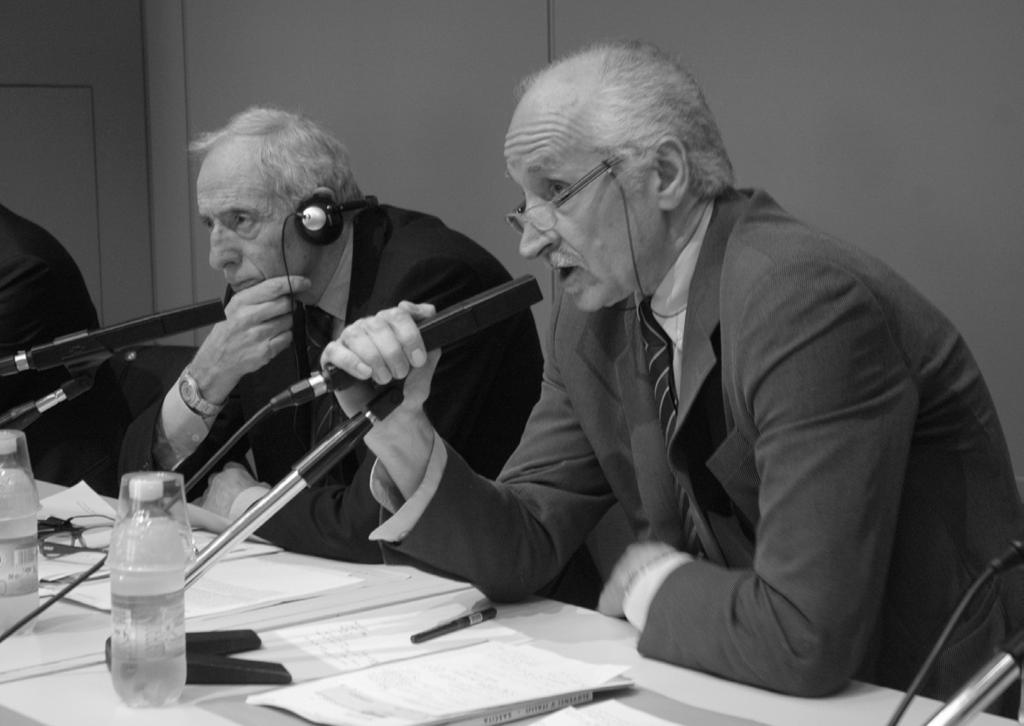 Slika 8: Soočanje spominov Nekdanja senatorja Lucio Toth (levo) in Miloš Budin v Pomorski postaji. Trieste/Trst, 7. 4. 2009. (foto: J.