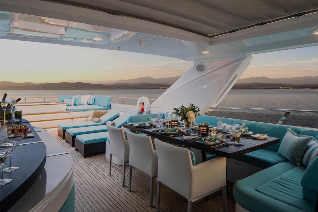 THE SELECTION YACHT CHARTER