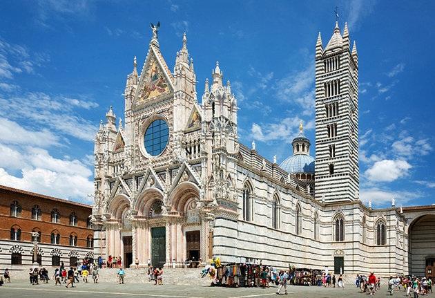 Duomo Siena opened to Christianity in the early 4th Century and the Duomo wasn t begun until the 12th