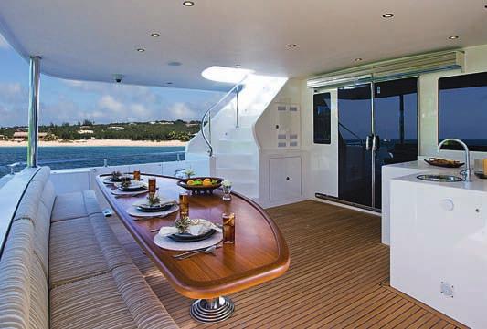 While wide side walkways secured with stainless steel elliptical handrails lead to the foredeck, equipped with a sunbathing pad, the salon is visually spacious.