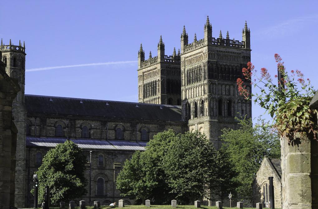 7. Durham Cathedral The Durham Cathedral is famous as a masterpiece of Romanesque architecture.