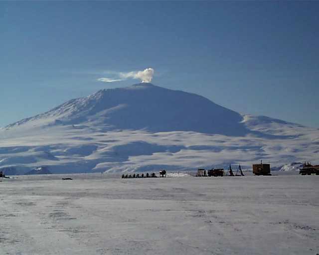 VORCORE IMPLEMENTATION McMurdo: cooperation with NSF Well inside the