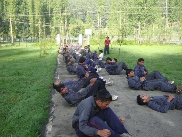 4 10. Training for the course started with rock craft for initial 15 days at Pahalgam. This was followed by Ice craft training for which the team moved to Chandanwari on 30 May 2010.
