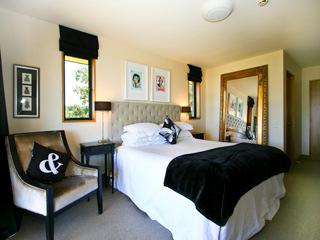 You ll enjoy the privacy and the comfort of your bedroom with the wonderful views of Lake Tekapo, the Southern Alps and the surrounding mountains.