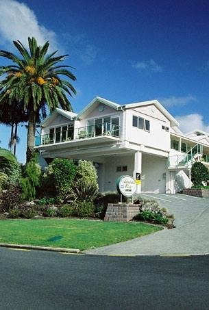 Admirals View Lodge ****+ - Paihia Located just a short stroll from the Paihia waterfront for local shopping,