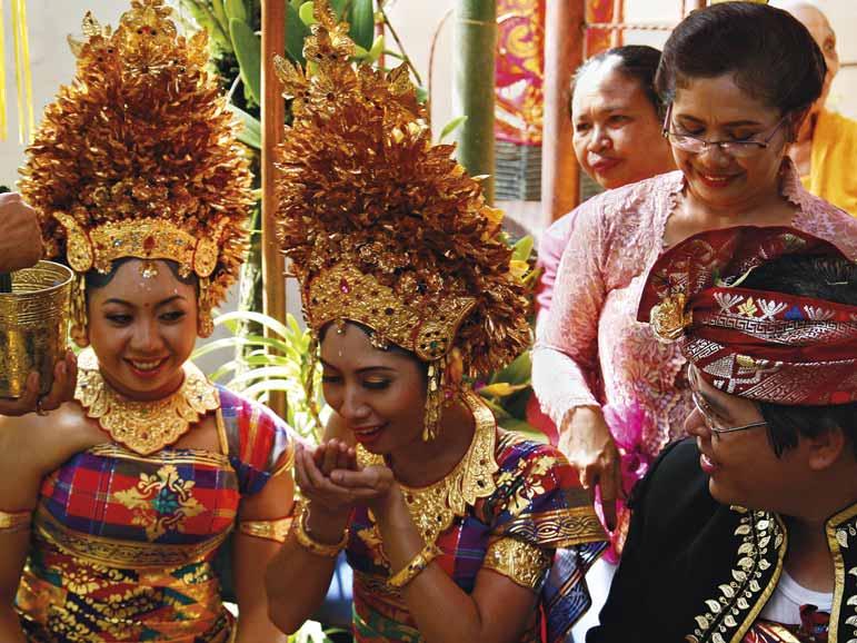 CULTURE THE WANDERING BALINESE SOUL According to Hindu theology, the soul does not end up in hell or paradise after death, as it is believed in Christian and Moslem traditions.