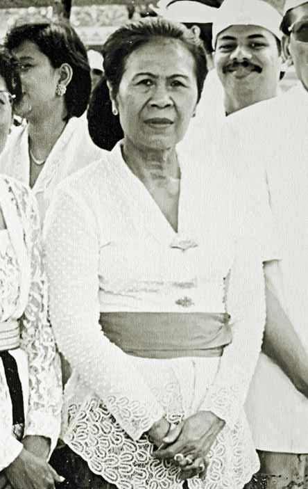 VALE: IDA AYU KOMPIANG SUTARTI OKA (Wife of the late Raja Bongkasa Drs I Gusti Gede Agung Oka) Ibu Kompiang died peacefully in her Sanur home on 3 rd September 2011, aged 79.