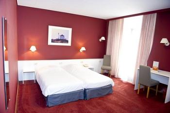 room 120,00 4 double rooms Single use : 110 euro Hotel Louisa - Standard
