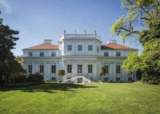 The current owners, Gertner Immobilien, have extensively renovated both Palais