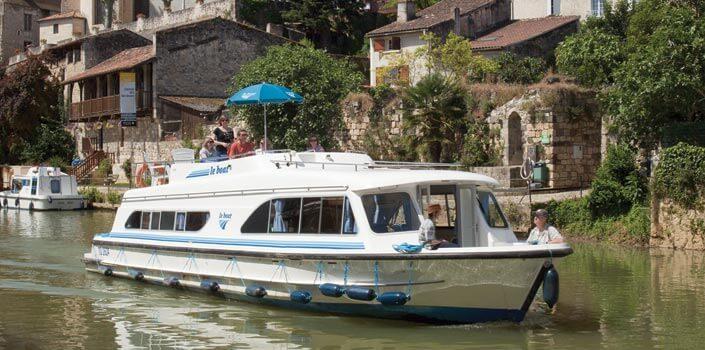 Aquitaine Boating Holidays and canal trips in Aquitaine The scenery in the south of France has inspired artists for centuries.