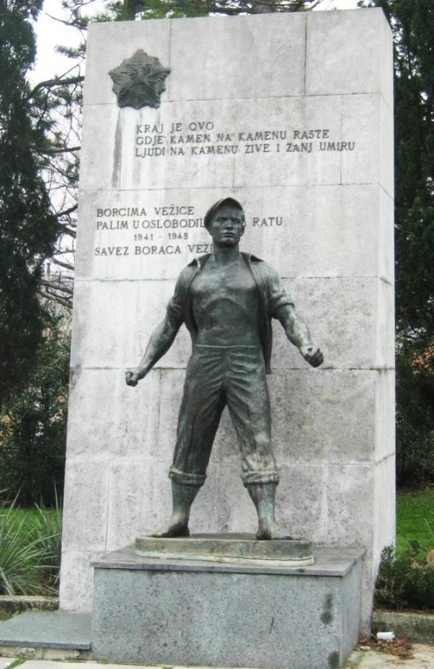 Spomenik palim borcima, posvećen radnicima Vežice, nastao je 1959. godine. I ovaj je, kao i mnogi Matkovićevi spomenici preuzeo je shemu realističnog borca.