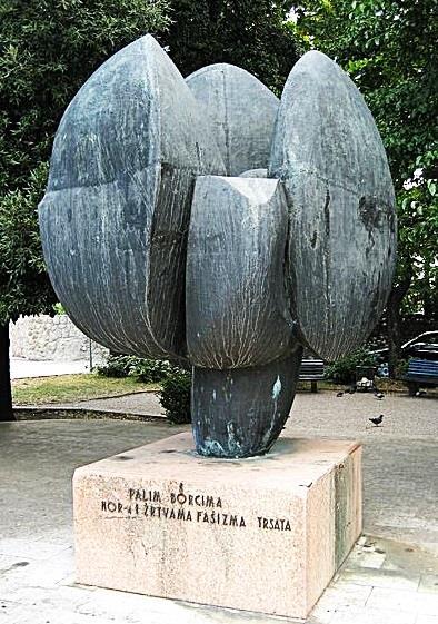 Slika 18: Ljubo de Karina: spomenik palim borcima, Trsat, (1977.