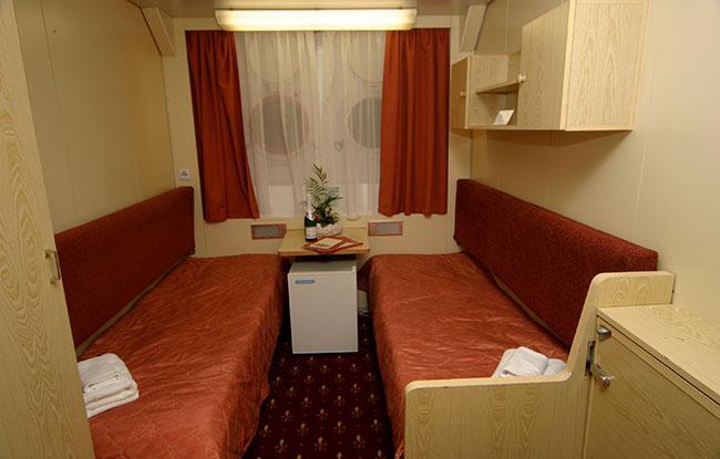 TRIPLE Three-bed single-staged cabin with two non-opening portholes,