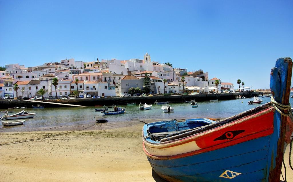 algarve - one of Europe s best holiday destinations The Algarve with its mild climate, abundant sun and gentle rain, make this a region where there is a wide variety of plants and animals, many of