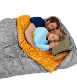 hood, to the snuggly Blanket Fold, tuckable sides, and bedding-like box