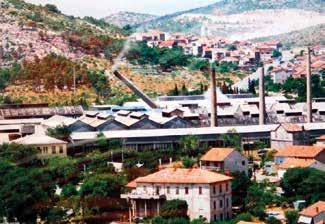 Industrijski objekti u Šibeniku 109 10 Rušenje dimnjaka tvornice elektroda i ferolegura u Crnici na dan 10. srpnja 1996.
