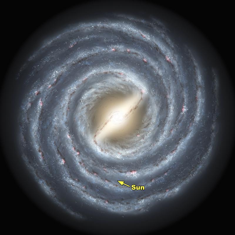 Iz središnjeg diska izlaze spiralni krakovi u kojima su zvijezde raspoređene mnogo rjeđe.