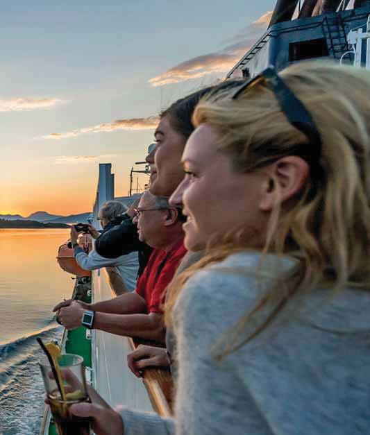 --------- CHANGING SEASONS Each season brings with it new opportunities to experience Hurtigruten in an entirely different light.