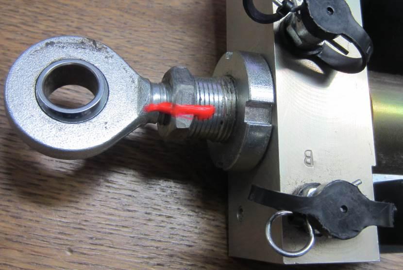 Due to the adjustment function of this connection it is not guaranteed that the threaded screw assembly is within the specified range.