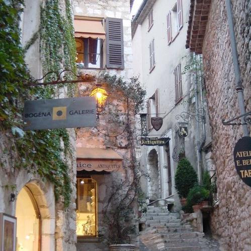Saint-Paul de Vence, France Beautiful Provençal and picturesque village Located in the back country of Nice Made famous as the home - since the 1920s - to some of the world s greatest