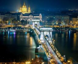 Do not miss out on a visit to the must-see viewpoint from the highest hill in Budapest, a view overlooking this splendid city with an illumination rivaling the one of Paris.