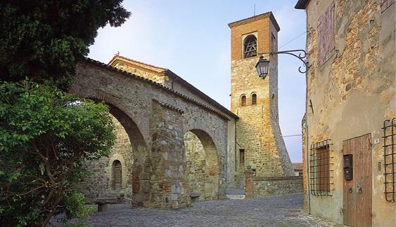 Half day tour Arquà Petrarca, wine and art The itinerary follows the same route that Francesco Petrarca was following when from Padova he went to his house in the hills.