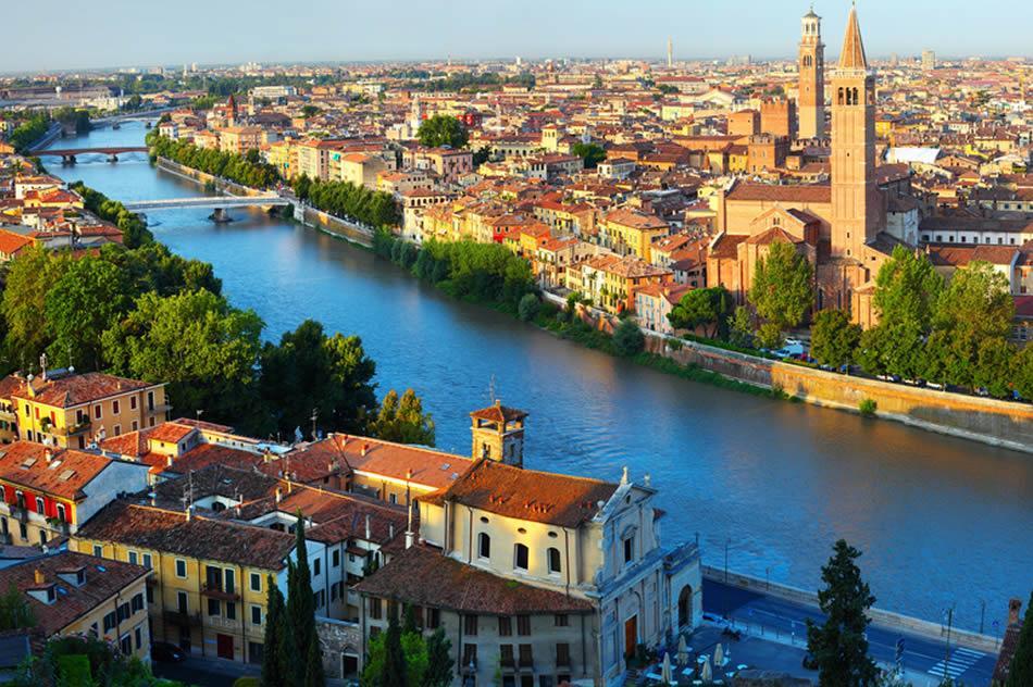 Verona walking tour On our Verona Private Walking Tour you will truly understand why the city with its history and beautiful buildings is on the UNESCO World Heritage since 2000.
