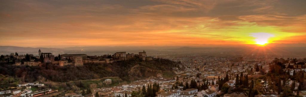 P á g i n a 1 GRANADA, WHERE THE NAZARI MAGIC OCCURS "Every inquisitive traveller keeps Granada in his heart, even without having even visited it.