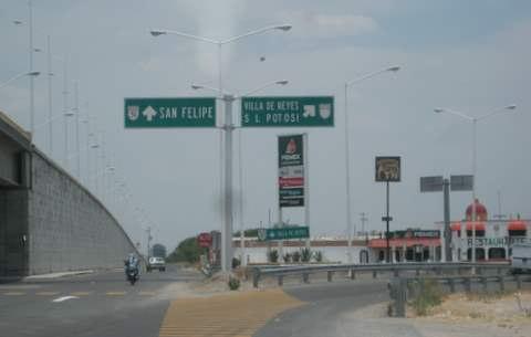 2 1:47 pm After exiting, turn right toward VILLA DE REYES / S L POTOSI 177.