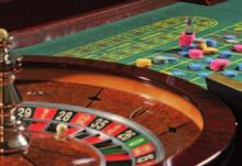 Casino Global Besedilo: Anton Komat Leta 2008 je čez noč izparelo 50 milijard ameriških dolarjev, četrtina svetovnega kapitala.