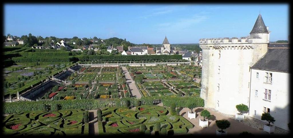 Walking Loire Valley starts in Blois [ten-nighter] or Amboise [seven-nighter], both blessed with their own Chateau Royale and, more latterly, a Gare SNCF to facilitate your arrival.