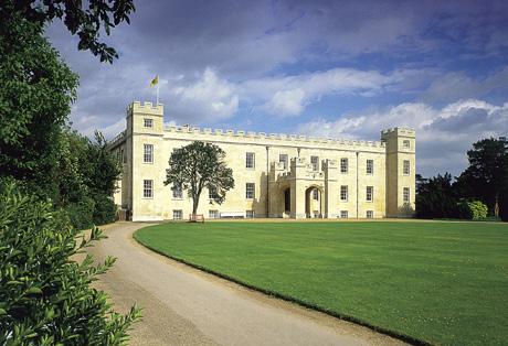 00 z Wed 27 Syon Park One of the last great houses of London, profoundly historic, the House holds a wealth of art within its grand classical interiors. Ad 29.50 S/C 28.20 Ch 22.