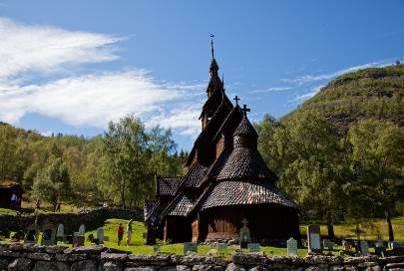 Afterwards you may walk among the 160 authentic wooden buildings in the town centre called Old Lærdalsøyri. When returning to Flåm, we recommend you drive the mountain road Aurlandsvegen.