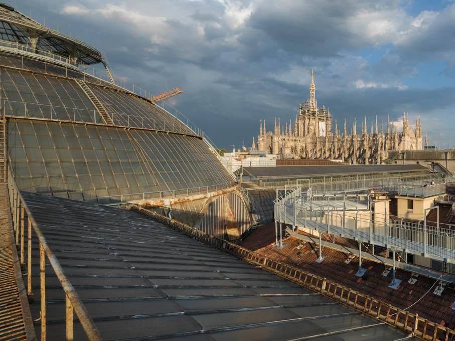 CS Events Milan Visits and experiences HIGHLINE GALLERIA Start your journey and walk over the Galleria Vittorio Emanuele II to admire the stunning rooftops of the famous Galleria and the